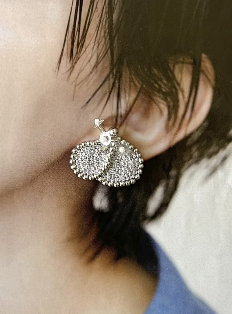 | 茷 | 耳針/耳夾 | Silver lining #209 | 手刺繡兩瓣耳環