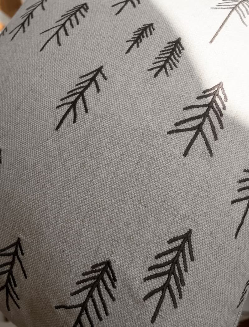 北歐設計師款 - 刺繡抱枕套 TALL EMBROIDERED CUSHION COVER