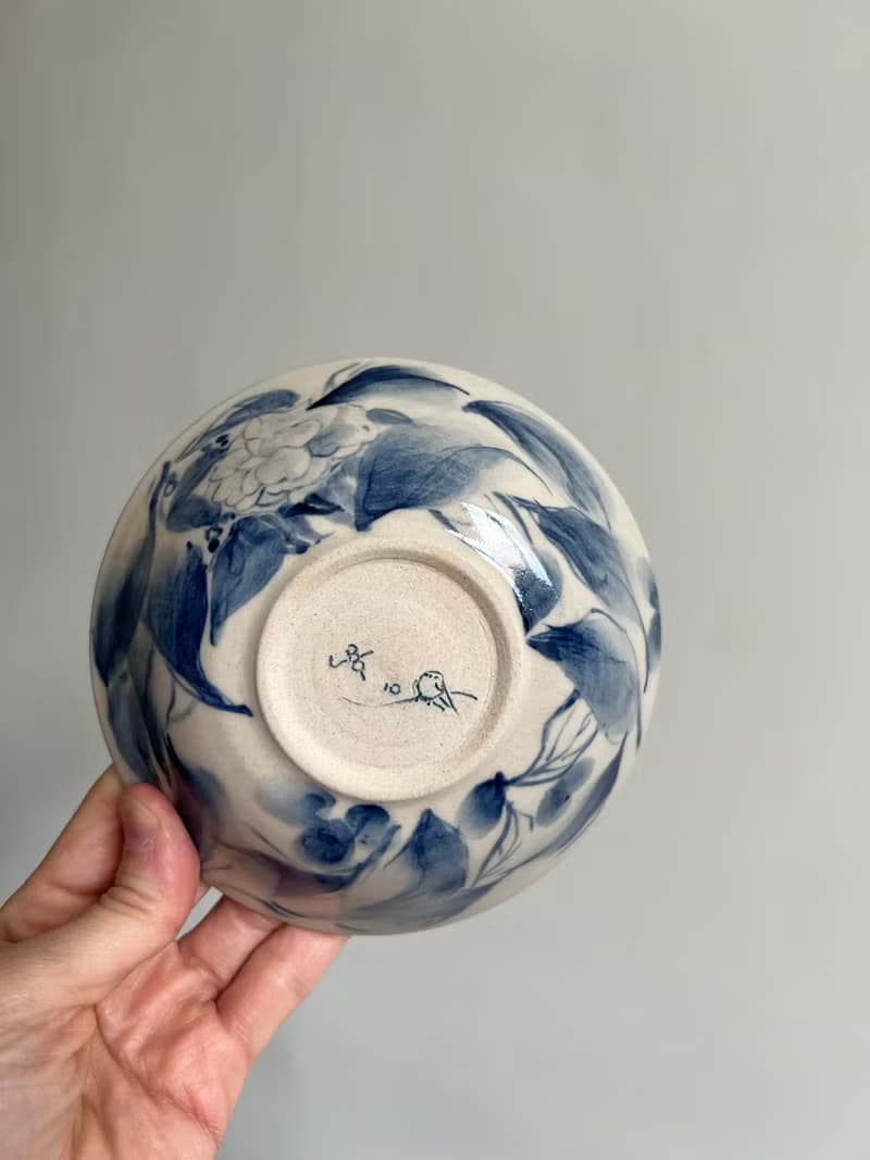 花絮之 似水遊  手繪青花 12.9 cm