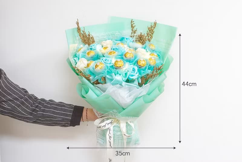 豪華版18顆金莎花棒+8朵香皂花花束 (附燈串 T色) 情人節 畢業