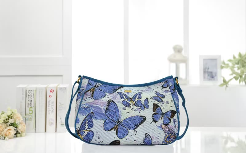 半月包  彎月斜背包 防潑水 平織緹花 紫戀蝶