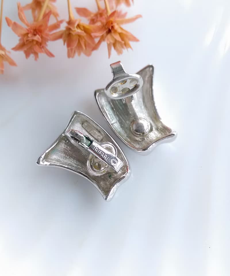 Vintage Jewelry 西洋古董飾品 TRIFARI 銀色調 簡約 夾式耳環