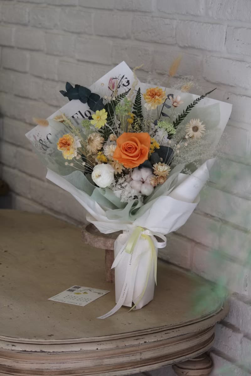 【相約巴黎-春天晨曦永生玫瑰花束】