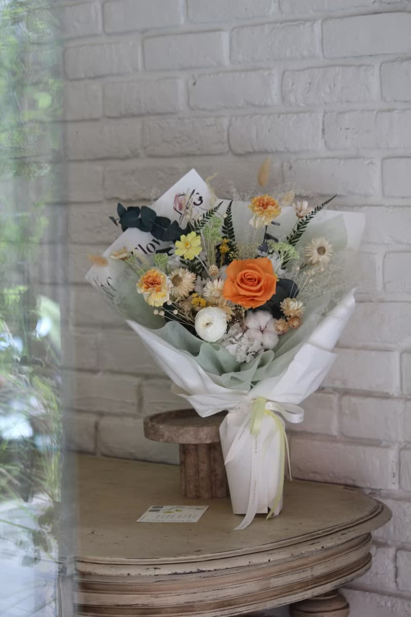 【相約巴黎-春天晨曦永生玫瑰花束】