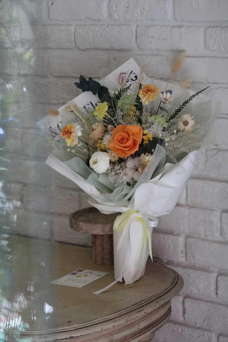 【相約巴黎-春天晨曦永生玫瑰花束】