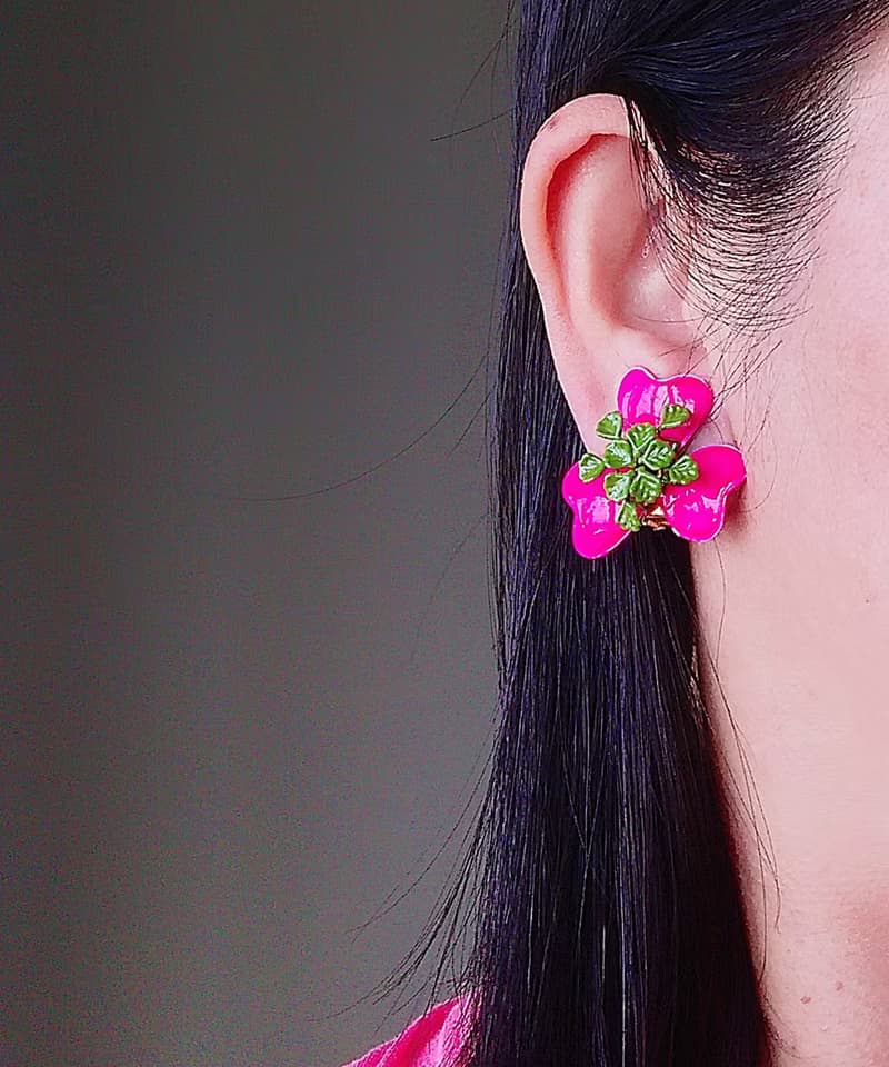 vintage jewelry  豔麗立體粉色琺瑯花卉 夾式耳環