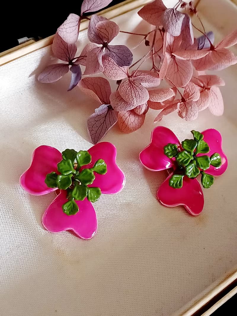vintage jewelry  豔麗立體粉色琺瑯花卉 夾式耳環