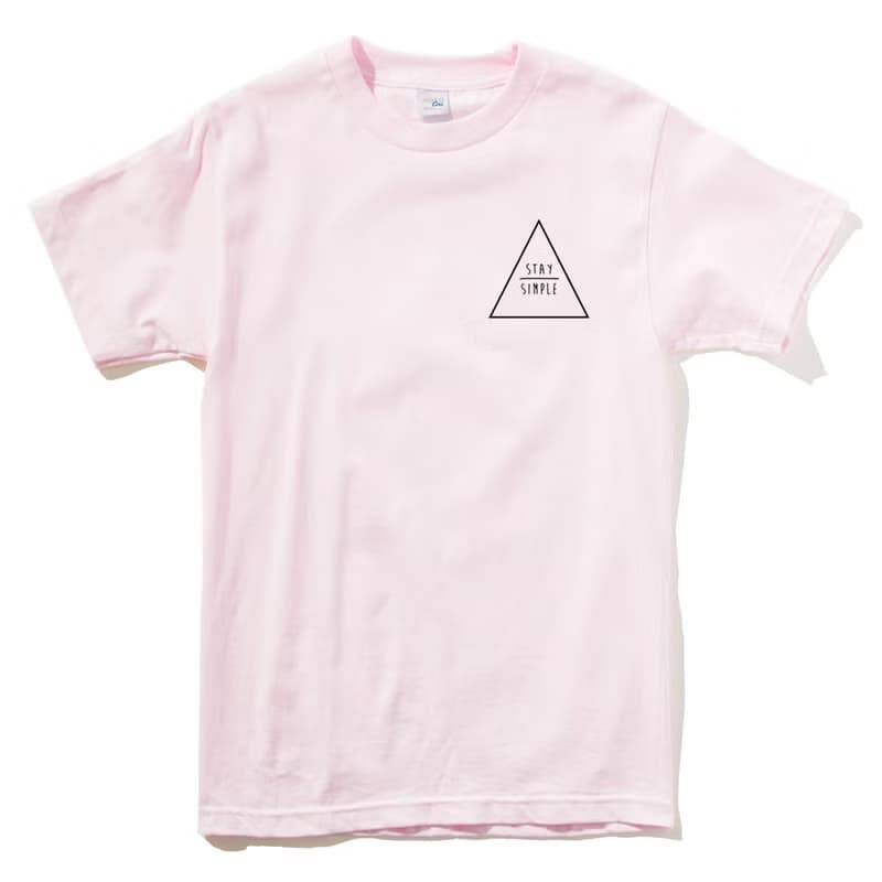 左胸 STAY SIMPLE Triangle 短袖T恤 淺粉色 保持簡單三角型 幾何