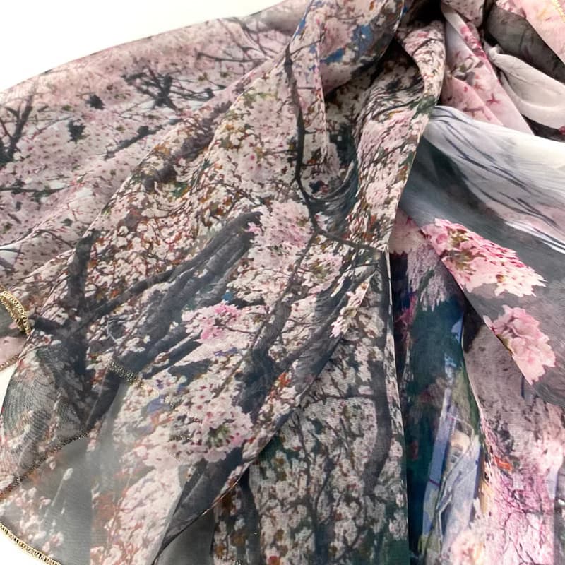 大判シフォンスカーフ　写真家 水野克比古作品 京都 桜匂う 渡月橋 Ballett Kyoto ソフトなシフォン生地使用 日本製