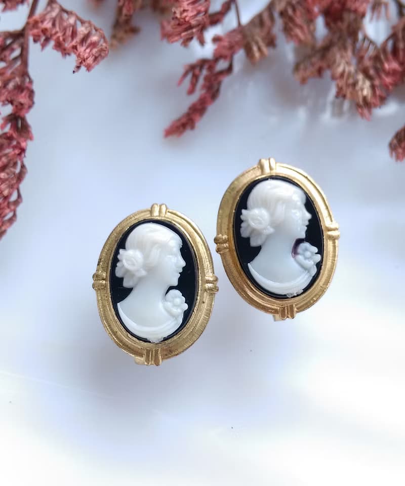 Vintage Jewelry 西洋古董飾品 CAMEO 小巧 典雅 仕女 栓式耳環