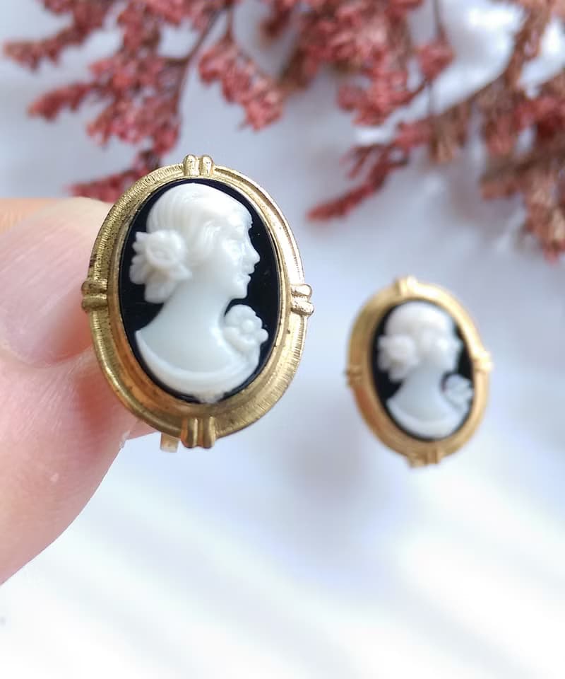 Vintage Jewelry 西洋古董飾品 CAMEO 小巧 典雅 仕女 栓式耳環