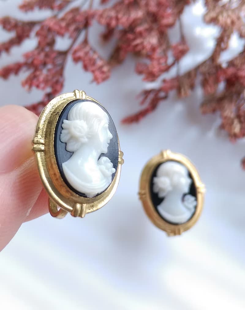 Vintage Jewelry 西洋古董飾品 CAMEO 小巧 典雅 仕女 栓式耳環