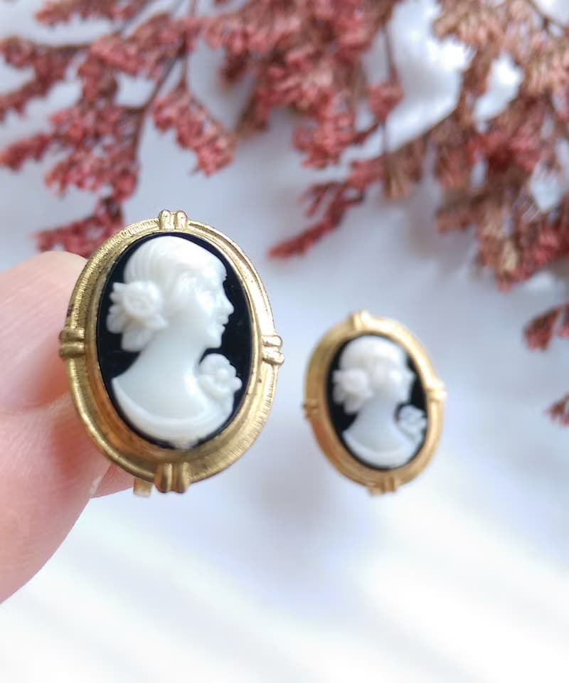 Vintage Jewelry 西洋古董飾品 CAMEO 小巧 典雅 仕女 栓式耳環
