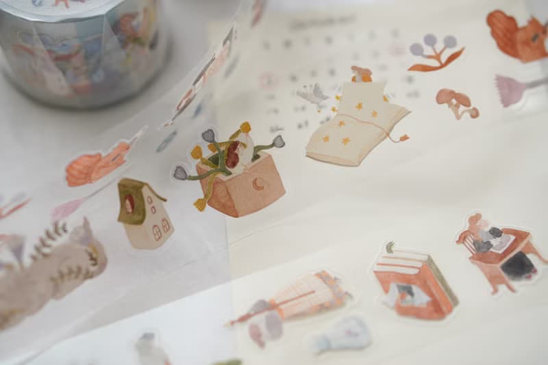 on the DESK 亮面PET膠帶 割型 紙膠帶 Ivy Snow