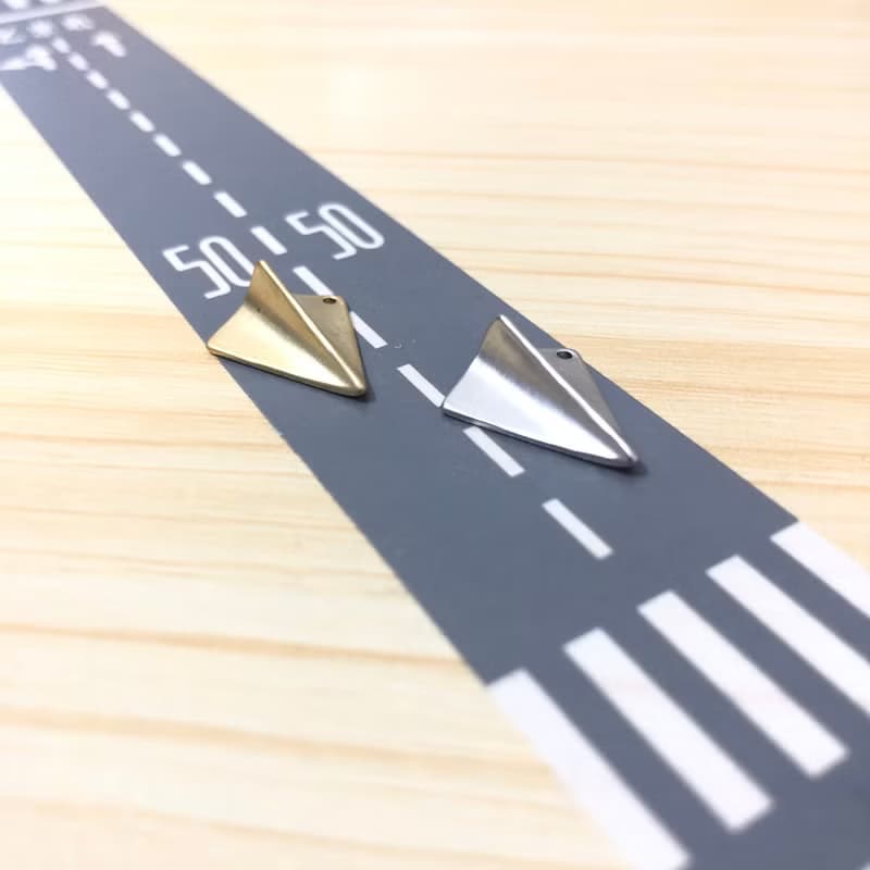 金飛機。紙飛機 項鍊 Golden。Paper Airplane Necklace