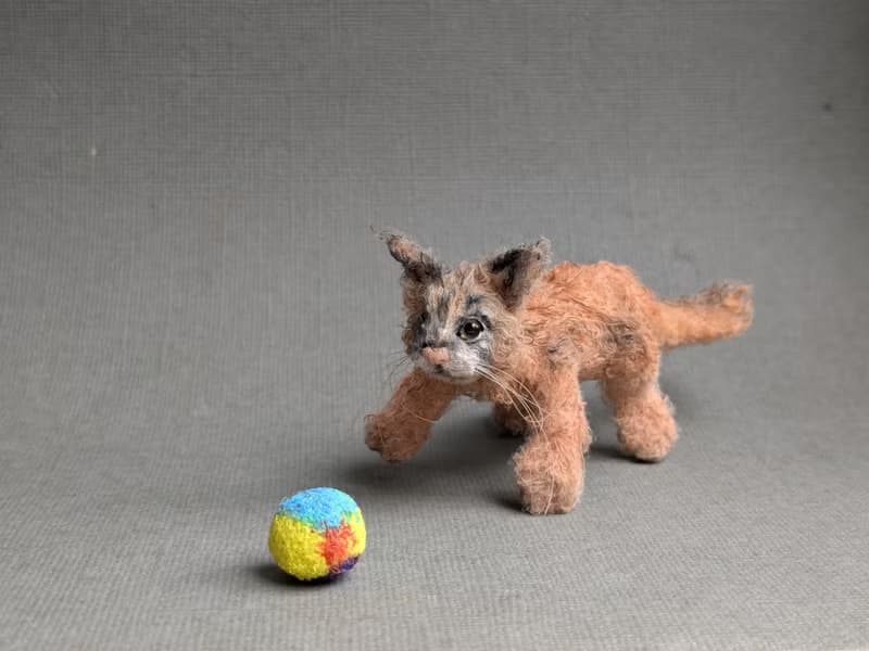 Baby Caracal. Crocheted miniature.4cm.