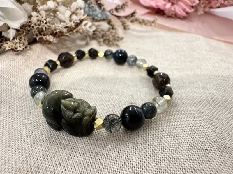 銀曜石貔貅手串 // 藍虎眼黑髮晶茶晶黃銅手鍊