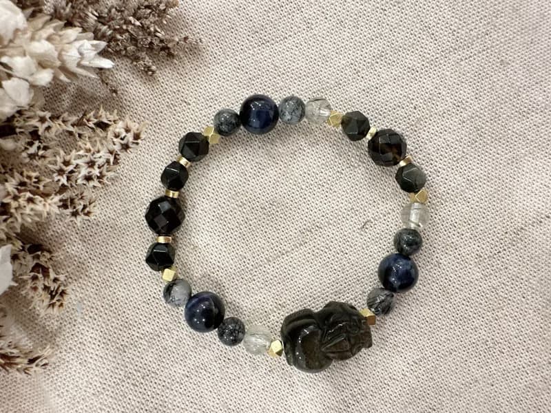 銀曜石貔貅手串 // 藍虎眼黑髮晶茶晶黃銅手鍊