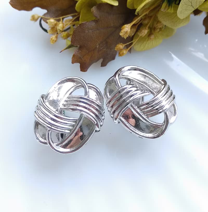 Vintage Jewelry 西洋古董飾品 TRIFARI 銀色調  環繩 夾式耳環