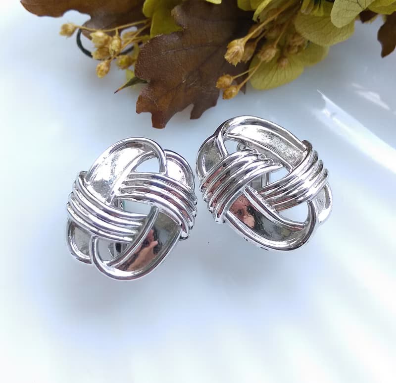 Vintage Jewelry 西洋古董飾品 TRIFARI 銀色調  環繩 夾式耳環