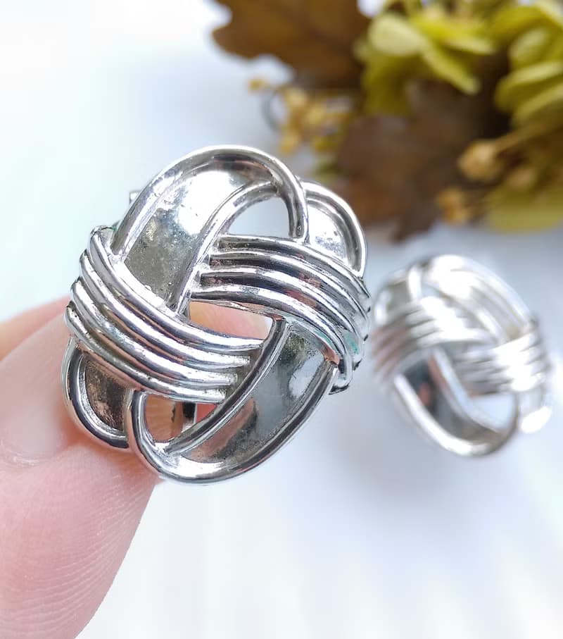 Vintage Jewelry 西洋古董飾品 TRIFARI 銀色調  環繩 夾式耳環