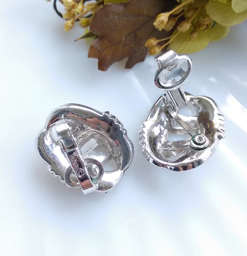 Vintage Jewelry 西洋古董飾品 TRIFARI 銀色調  環繩 夾式耳環