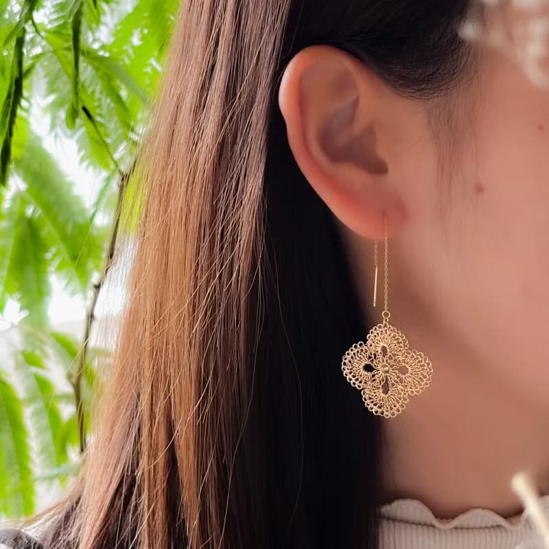 花綾 – 手工編織長鏈耳飾 金色款