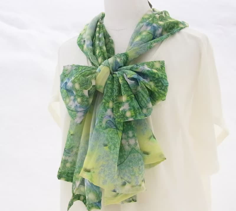 ２週間【Prairie party】小鳥たちと綿毛の春　アートシフォンストール　スカーフ　緑　葉っぱ　ナチュラルコーデ　リボン