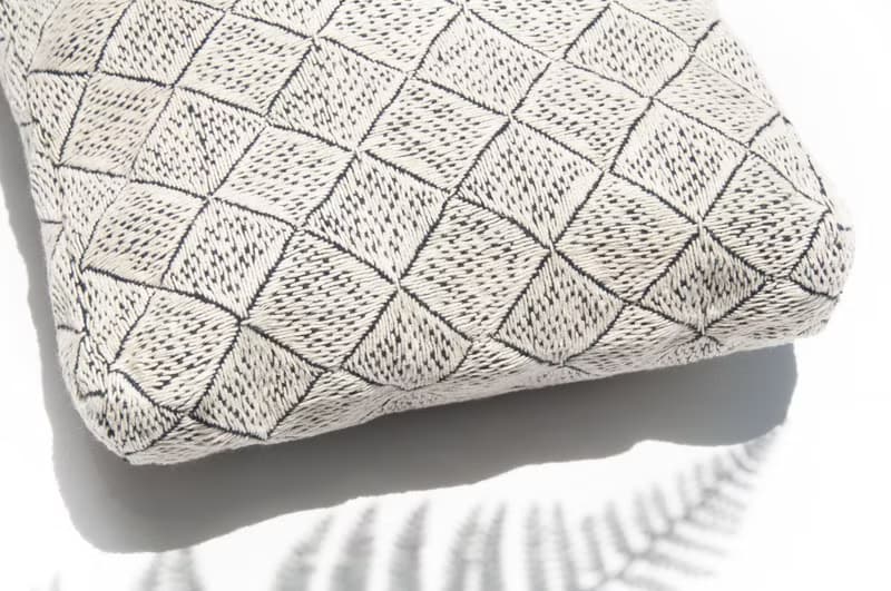 手縫純棉布側背包 刺繡斜背包 手工刺繡肩背包 手縫藍染包indigo