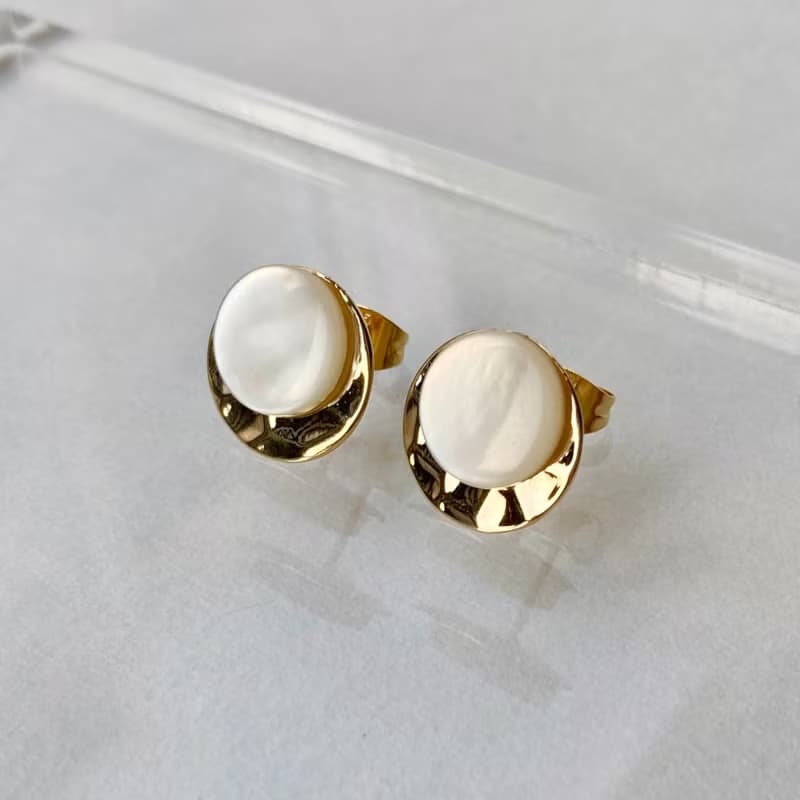 白蝶貝のカボションピアス/イヤリング