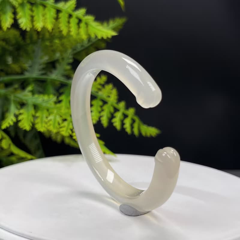 精品 淺香檳白瑪瑙開口手鐲 52MM 冰潤起光雕刻貓爪 舒緩安定心神