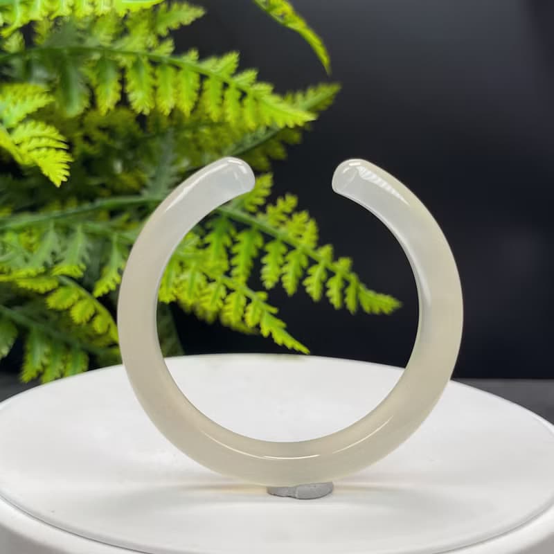 精品 淺香檳白瑪瑙開口手鐲 52MM 冰潤起光雕刻貓爪 舒緩安定心神