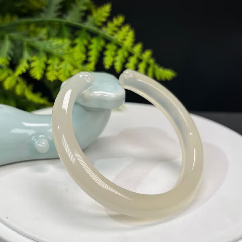 精品 淺香檳白瑪瑙開口手鐲 52MM 冰潤起光雕刻貓爪 舒緩安定心神