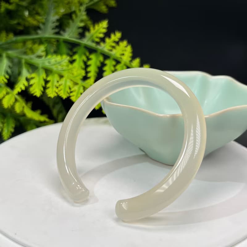 精品 淺香檳白瑪瑙開口手鐲 52MM 冰潤起光雕刻貓爪 舒緩安定心神