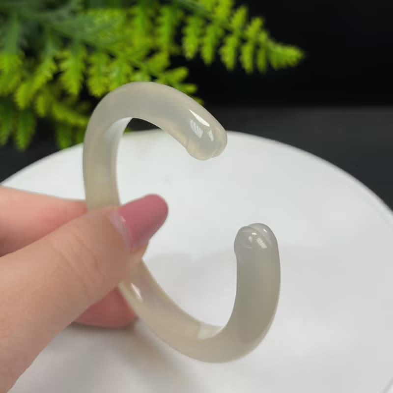 精品 淺香檳白瑪瑙開口手鐲 52MM 冰潤起光雕刻貓爪 舒緩安定心神