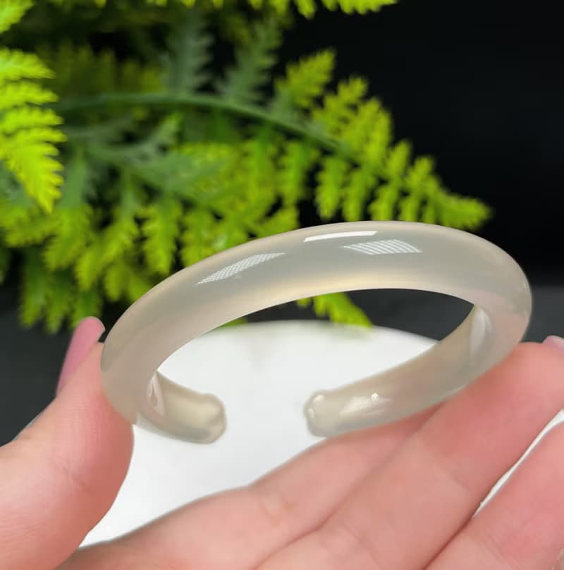精品 淺香檳白瑪瑙開口手鐲 52MM 冰潤起光雕刻貓爪 舒緩安定心神