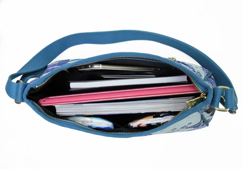 半月包  彎月斜背包 防潑水 平織緹花 賞夜菊