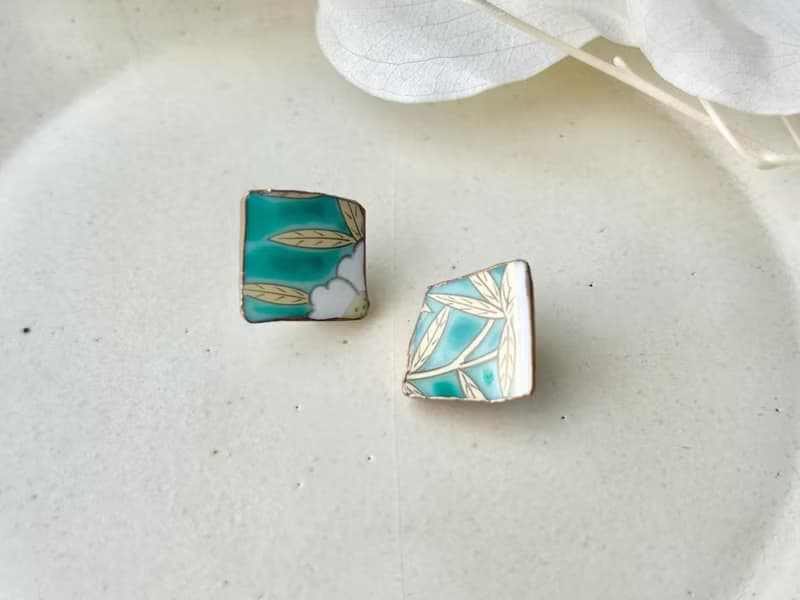 【金具が選べる】有田焼　金継ぎ　ピアス　イヤリング　緑　花柄　リーフ柄　伝統工芸　No.176