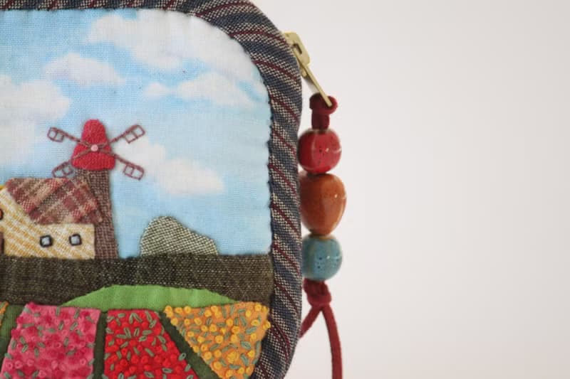 Japanese Patchwork Quilted Money Pouch: Elegant Embroidered Mini Cosmetic Bag