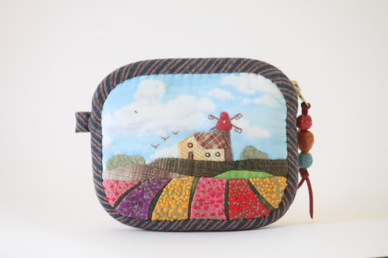 Japanese Patchwork Quilted Money Pouch: Elegant Embroidered Mini Cosmetic Bag
