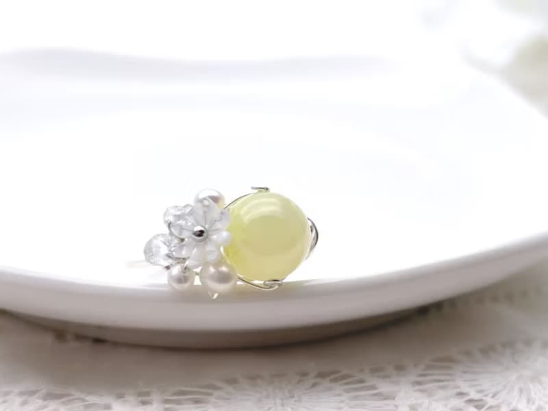 Maries garden - スミソナイト 白蝶貝 淡水パール ホワイトトパーズのワイヤーリング
