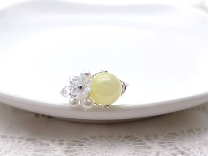 Maries garden - スミソナイト 白蝶貝 淡水パール ホワイトトパーズのワイヤーリング