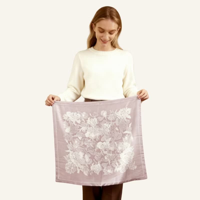 凡爾賽茹伊粉灰色 雙面絲巾絲巾環臻禮套裝 Jardin Des Fontaines