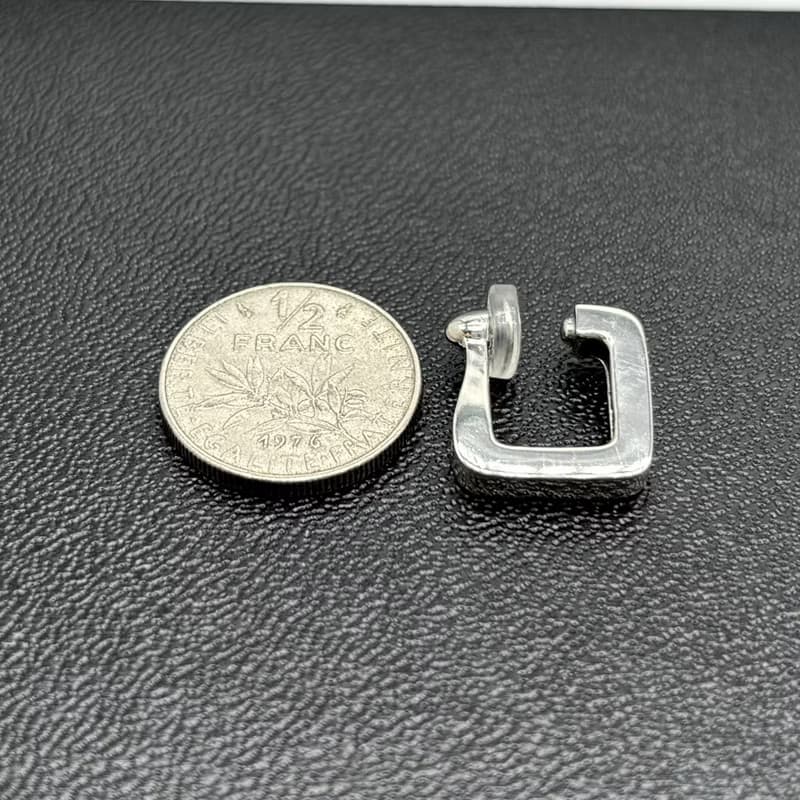 四角 メンズイヤリング/シルバー925 片耳用/シルバーアクセサリー/日本製/送料無料/男性へのプレゼント