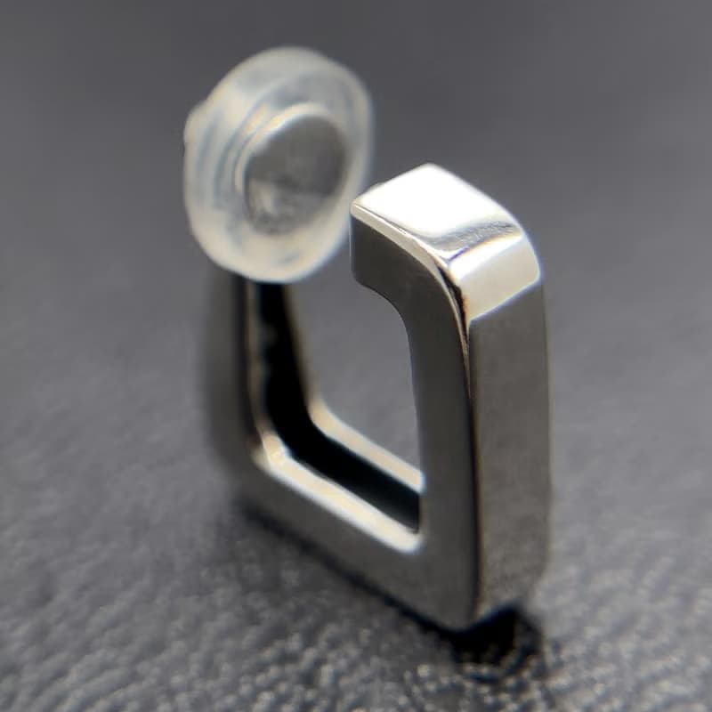 四角 メンズイヤリング/シルバー925 片耳用/シルバーアクセサリー/日本製/送料無料/男性へのプレゼント