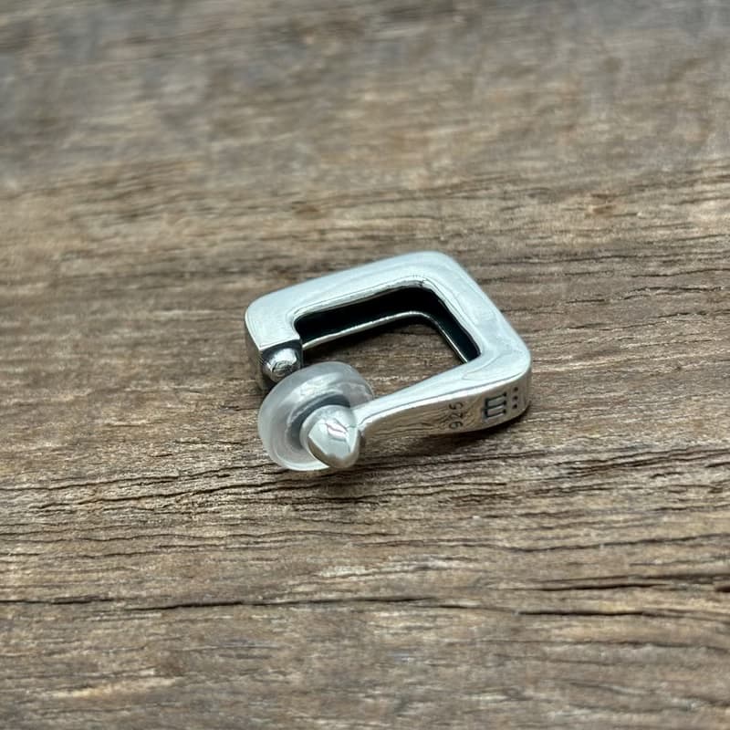 四角 メンズイヤリング/シルバー925 片耳用/シルバーアクセサリー/日本製/送料無料/男性へのプレゼント