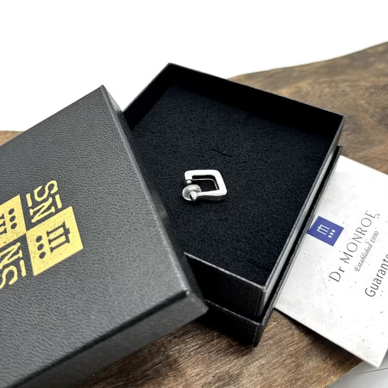 四角 メンズイヤリング/シルバー925 片耳用/シルバーアクセサリー/日本製/送料無料/男性へのプレゼント