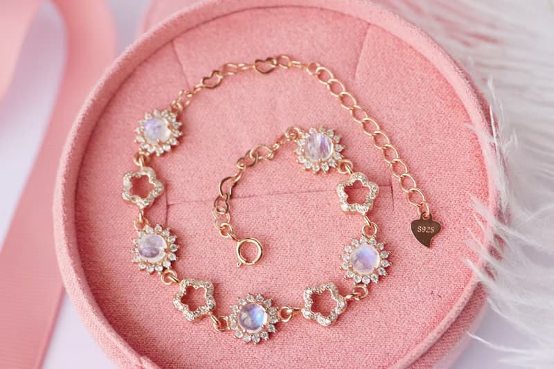 Natural Rainbow Moonstone Bracelet Silver925 with rosegold plated.