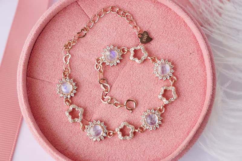 Natural Rainbow Moonstone Bracelet Silver925 with rosegold plated.