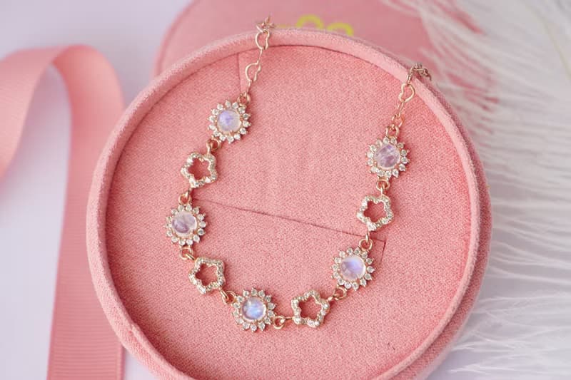Natural Rainbow Moonstone Bracelet Silver925 with rosegold plated.